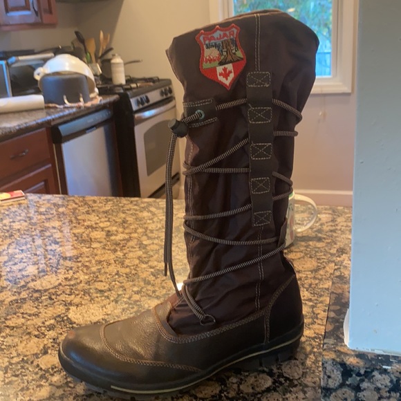 Panay snow boots gently worn with slight toe scuffing - Picture 3 of 5